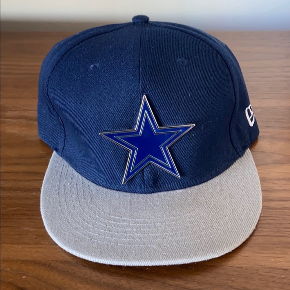 Dallas cowboys SnapBack adjustable hat.